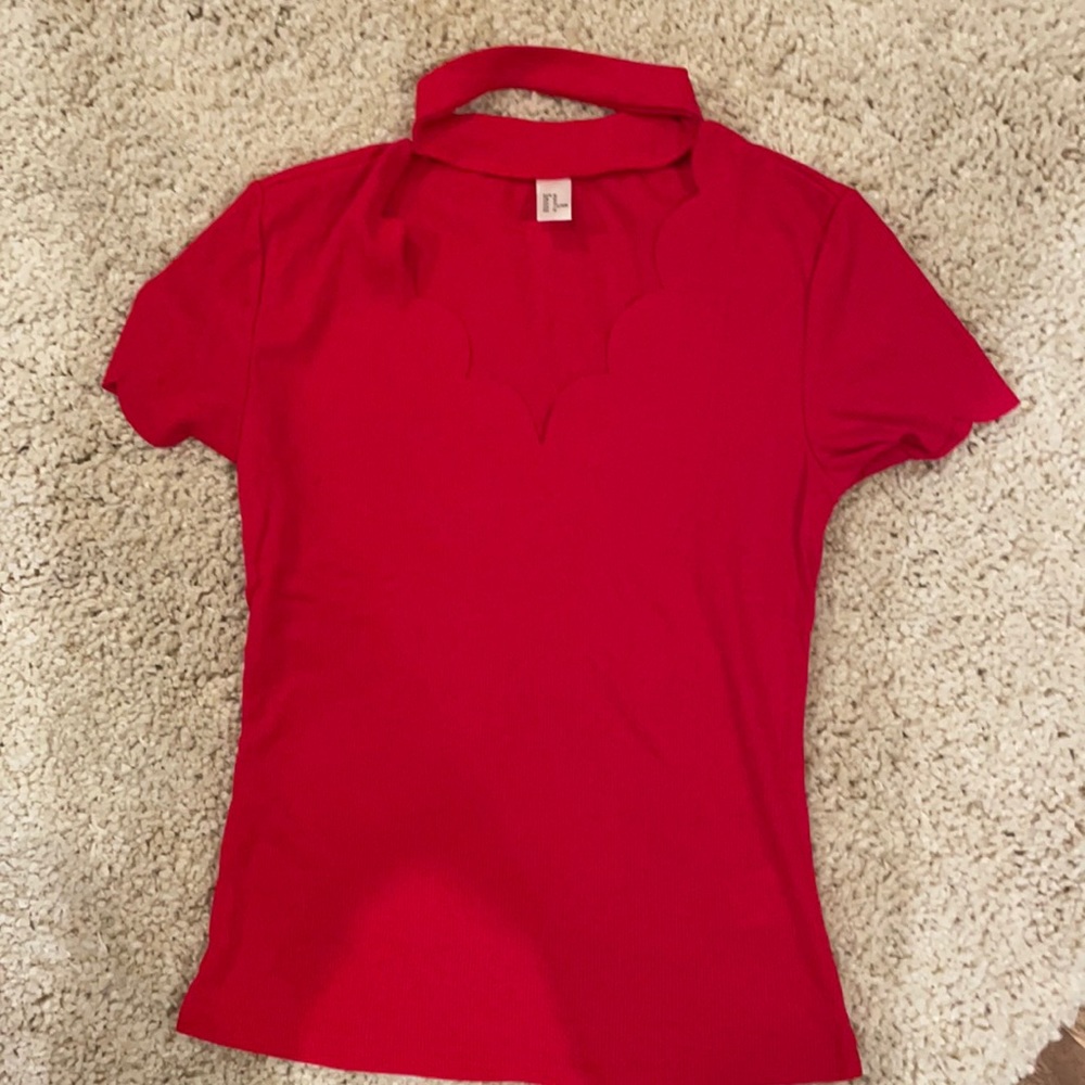❤️ New Red Top with keyhole detail